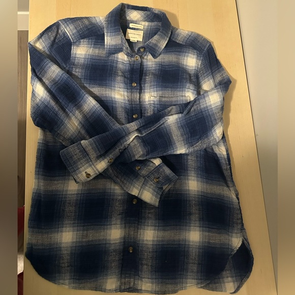 SALE 3/$15 Blue and white plaid amazingly soft boyfriend fit flannel shirt - Picture 3 of 4